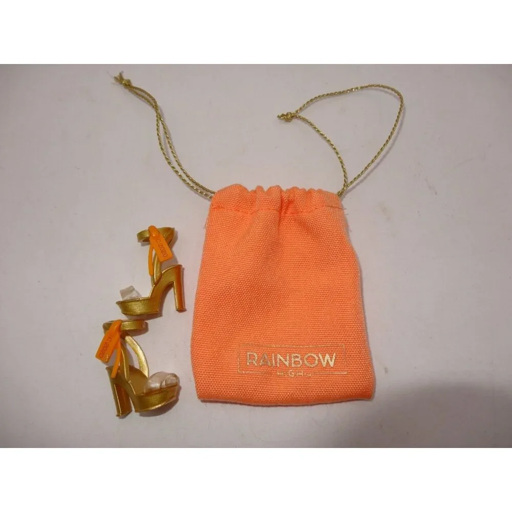 Rainbow High Cheer Series Sunny Madison Fashion Doll‎ Stand and New Accessories